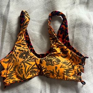 Reveresable women’s size small Bikini top